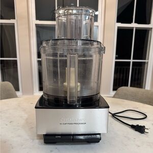 ✨Cuisinart Silver Food Processor- DFP-14BCN ✨